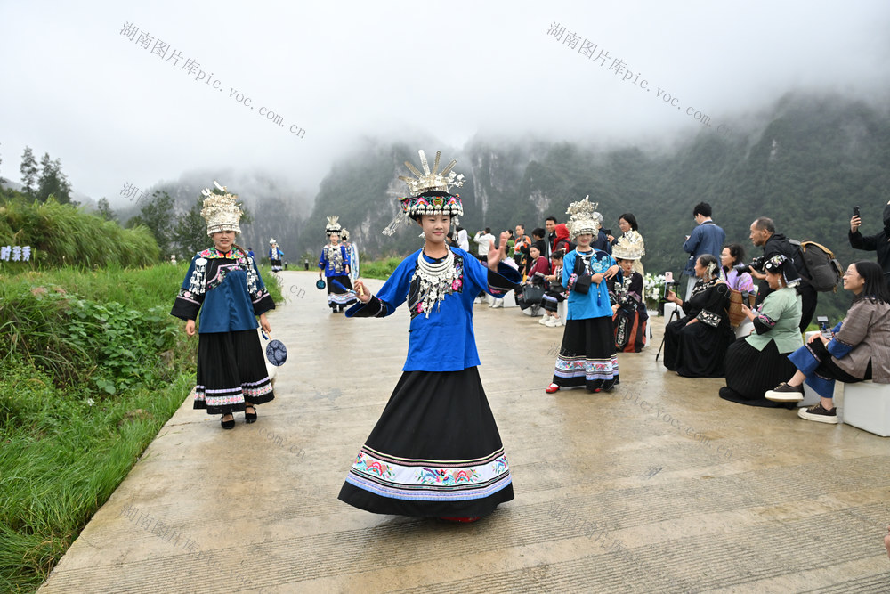 国庆 庆祝活动 民俗 苗族时装秀