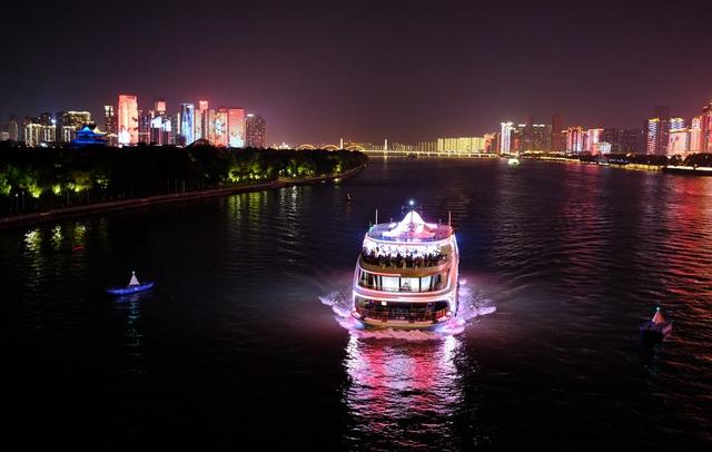 夜游湘江