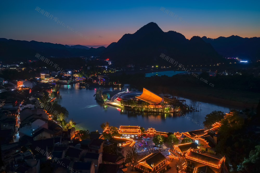 国庆假期 旅游 边城 古镇 夜景 