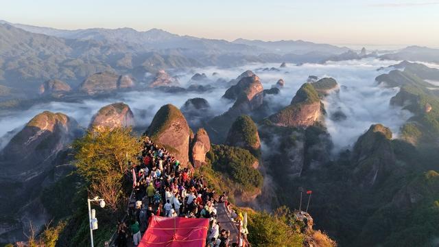 云海为幕　乐响崀山