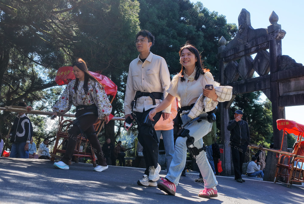 机器人 登山 国庆 旅游