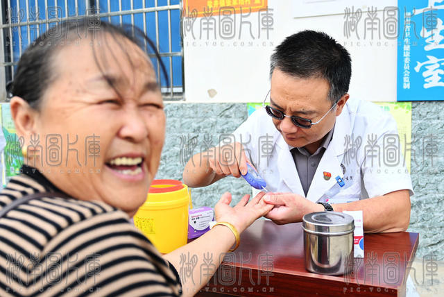 重阳节  老人  乡村  爱心  义诊  理发  重阳宴