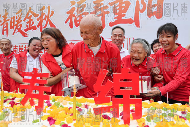 临武县：情暖金秋  爱满重阳