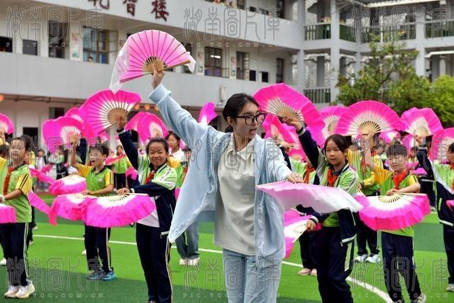 课间 花灯操 学生 运动 成长