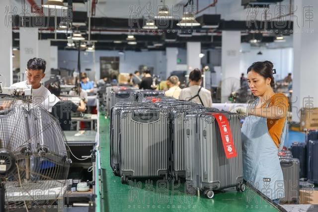 企业 园区 生产 箱包 车间 工人 经济