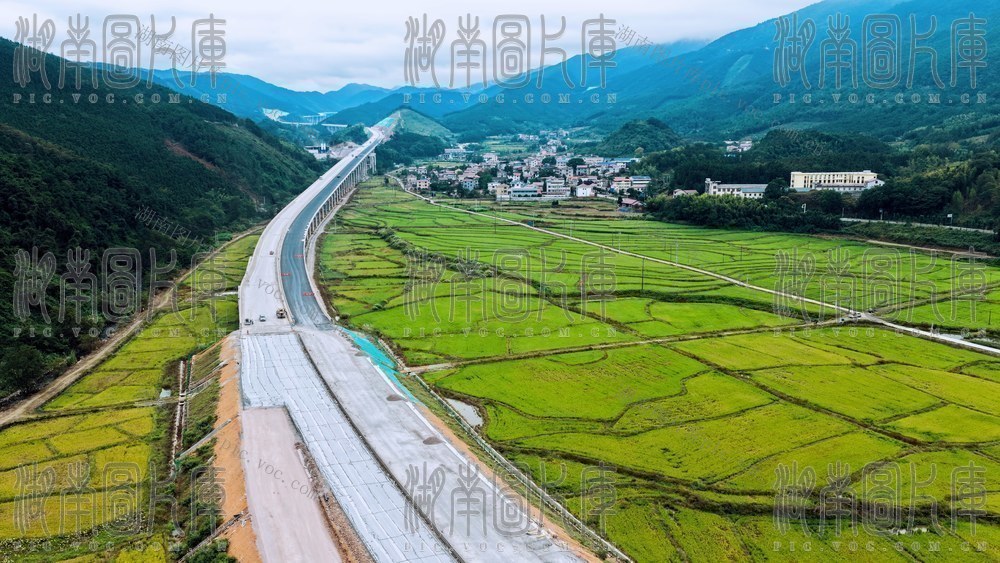 零道高速施工忙