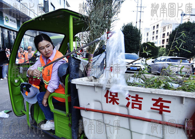 嘉禾：环卫工人 岗位过节